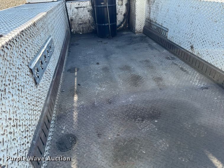 image for item EG7053 1998 International 4700 utility / service truck