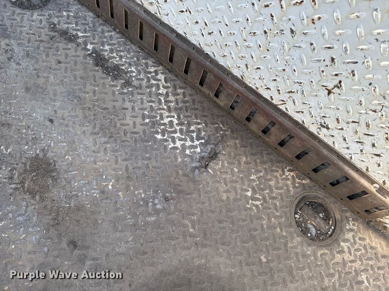 image for item EG7053 1998 International 4700 utility / service truck