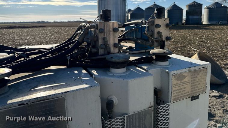 image for item EG7053 1998 International 4700 utility / service truck