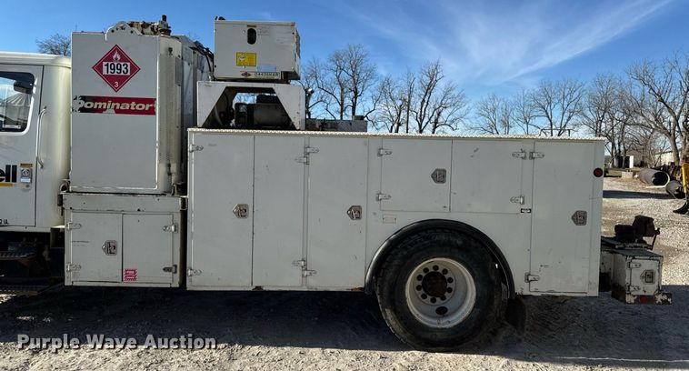 image for item EG7053 1998 International 4700 utility / service truck