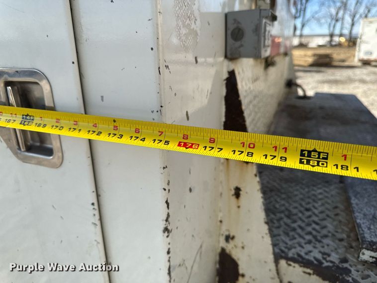 image for item EG7053 1998 International 4700 utility / service truck