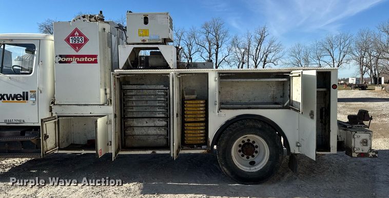 image for item EG7053 1998 International 4700 utility / service truck
