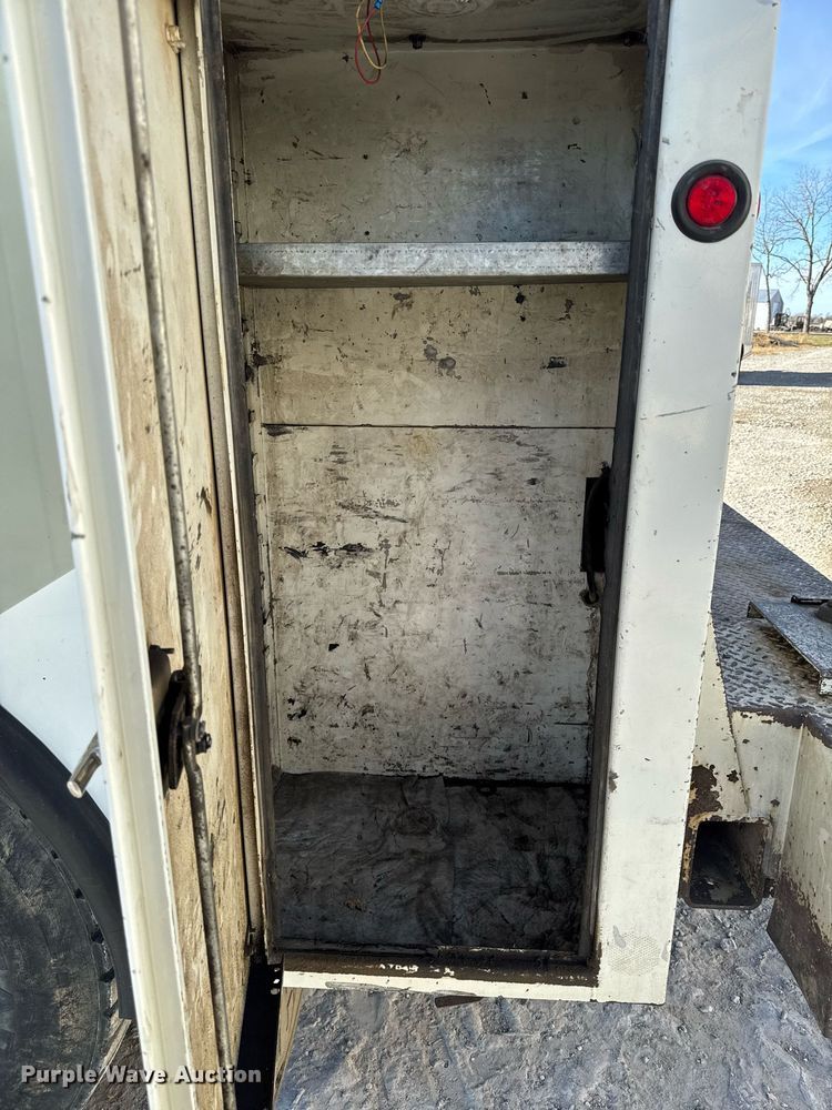 image for item EG7053 1998 International 4700 utility / service truck