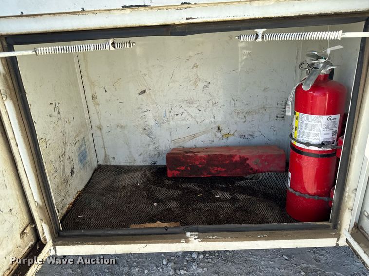 image for item EG7053 1998 International 4700 utility / service truck