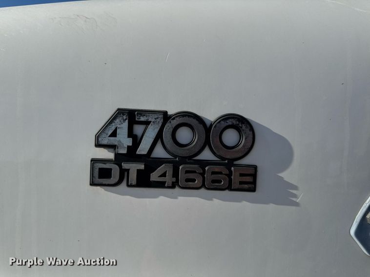 image for item EG7053 1998 International 4700 utility / service truck