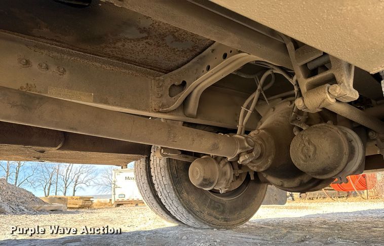 image for item EG7053 1998 International 4700 utility / service truck