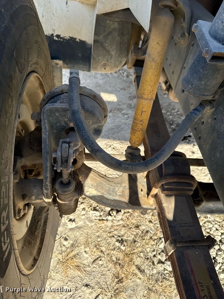 image for item EG7053 1998 International 4700 utility / service truck