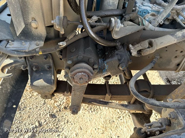 image for item EG7053 1998 International 4700 utility / service truck