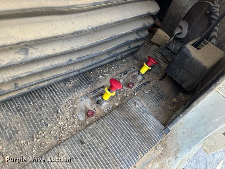 image for item EG7053 1998 International 4700 utility / service truck