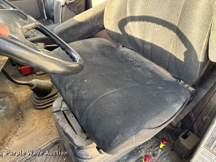 image for item EG7053 1998 International 4700 utility / service truck