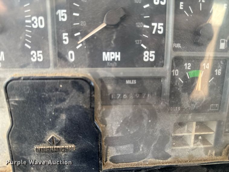 image for item EG7053 1998 International 4700 utility / service truck