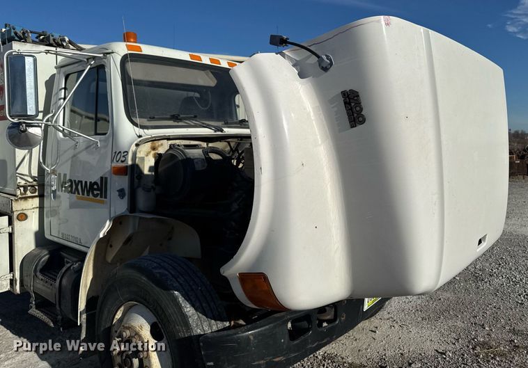 image for item EG7053 1998 International 4700 utility / service truck