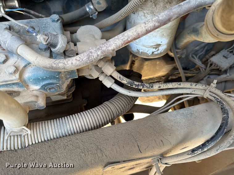 image for item EG7053 1998 International 4700 utility / service truck