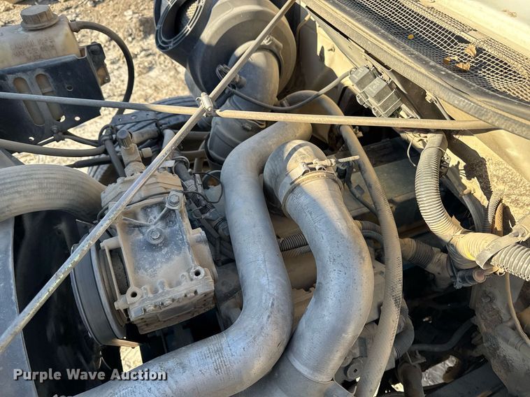 image for item EG7053 1998 International 4700 utility / service truck