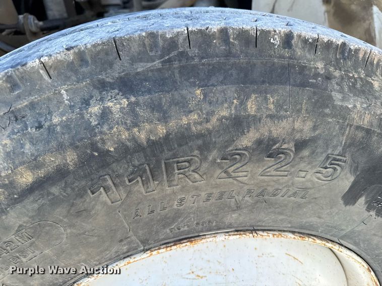 image for item EG7053 1998 International 4700 utility / service truck