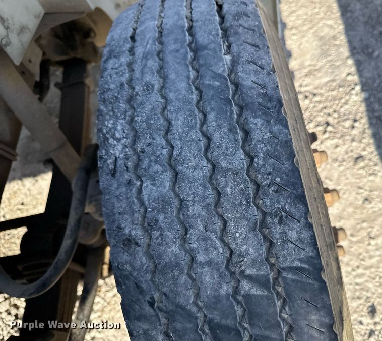 image for item EG7053 1998 International 4700 utility / service truck