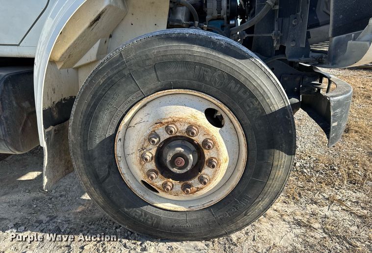 image for item EG7053 1998 International 4700 utility / service truck