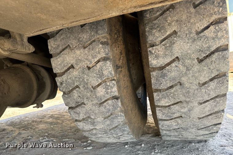 image for item EG7053 1998 International 4700 utility / service truck