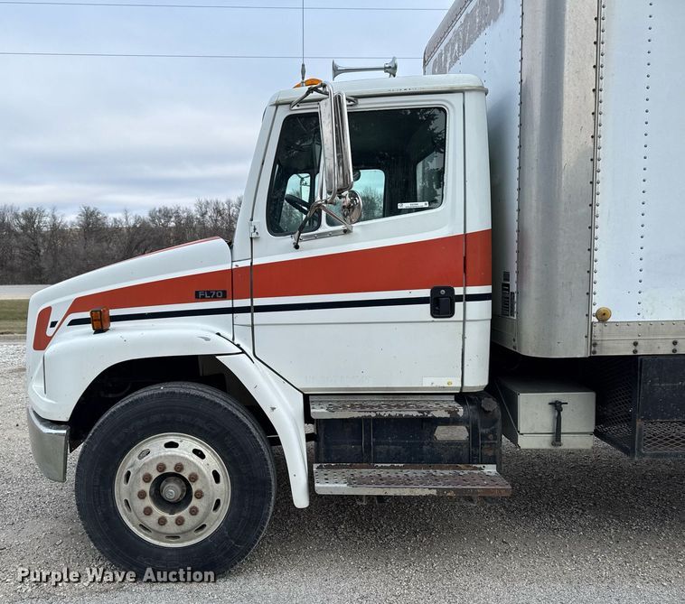 image for item EG7059 1995 Freightliner FL70 box truck
