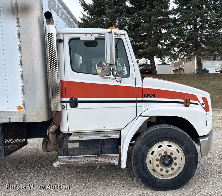 image for item EG7059 1995 Freightliner FL70 box truck