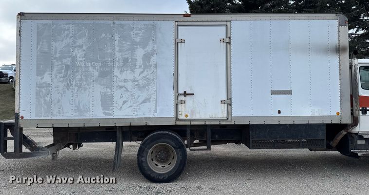 image for item EG7059 1995 Freightliner FL70 box truck