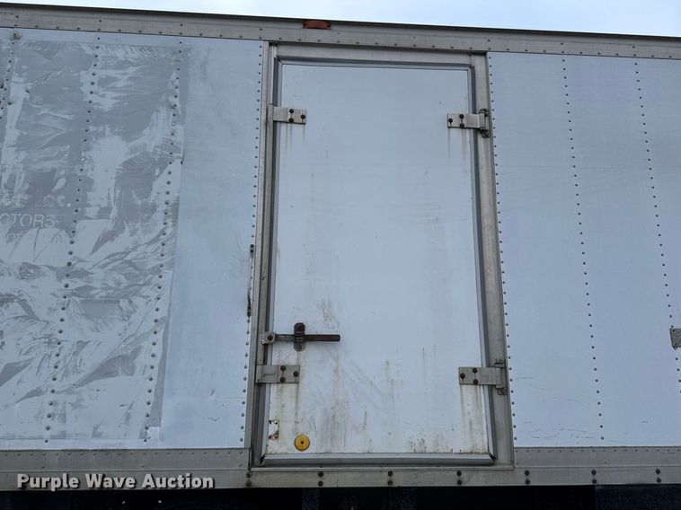 image for item EG7059 1995 Freightliner FL70 box truck