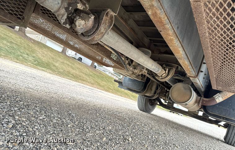 image for item EG7059 1995 Freightliner FL70 box truck