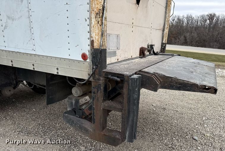 image for item EG7059 1995 Freightliner FL70 box truck