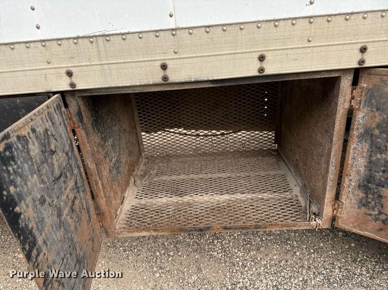 image for item EG7059 1995 Freightliner FL70 box truck