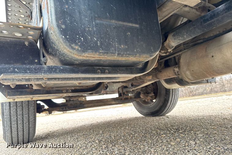 image for item EG7059 1995 Freightliner FL70 box truck