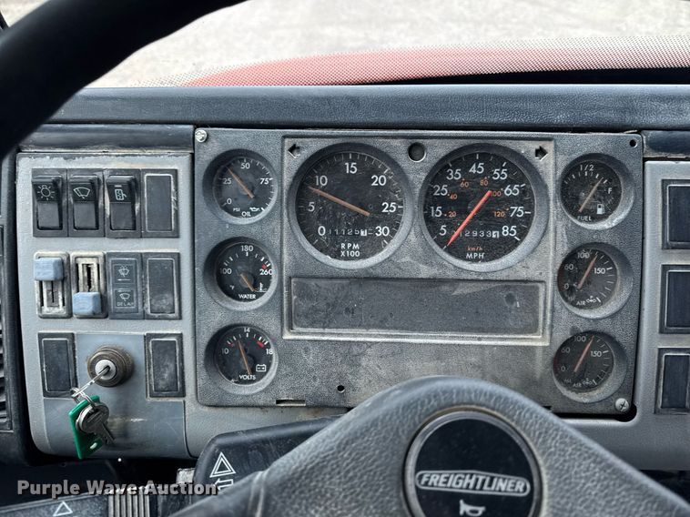 image for item EG7059 1995 Freightliner FL70 box truck