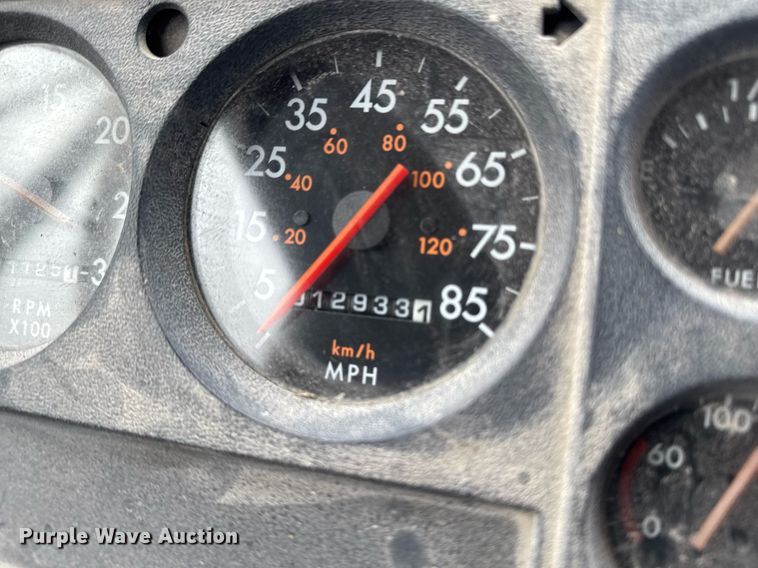 image for item EG7059 1995 Freightliner FL70 box truck