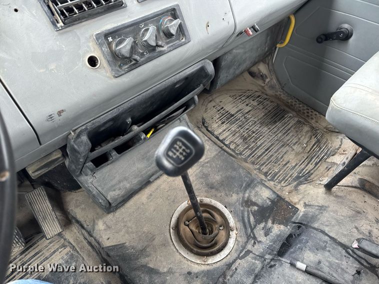 image for item EG7059 1995 Freightliner FL70 box truck