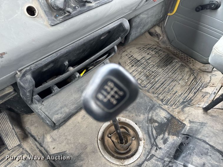 image for item EG7059 1995 Freightliner FL70 box truck