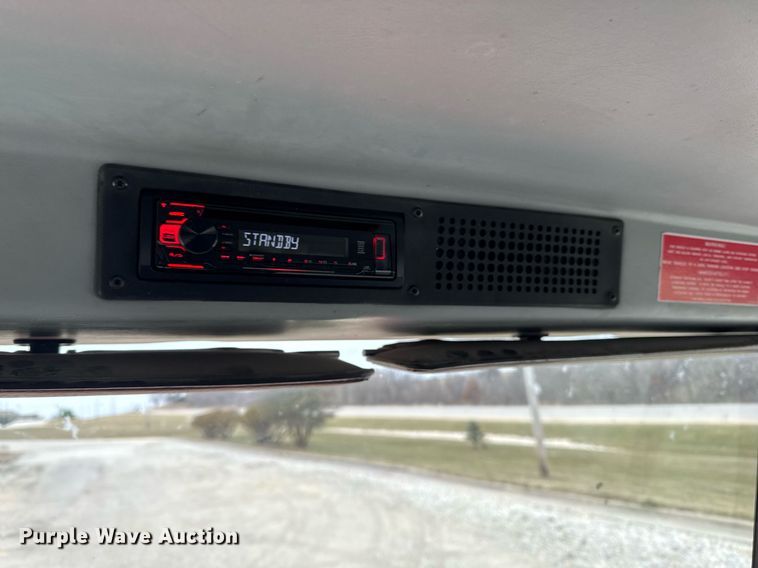 image for item EG7059 1995 Freightliner FL70 box truck