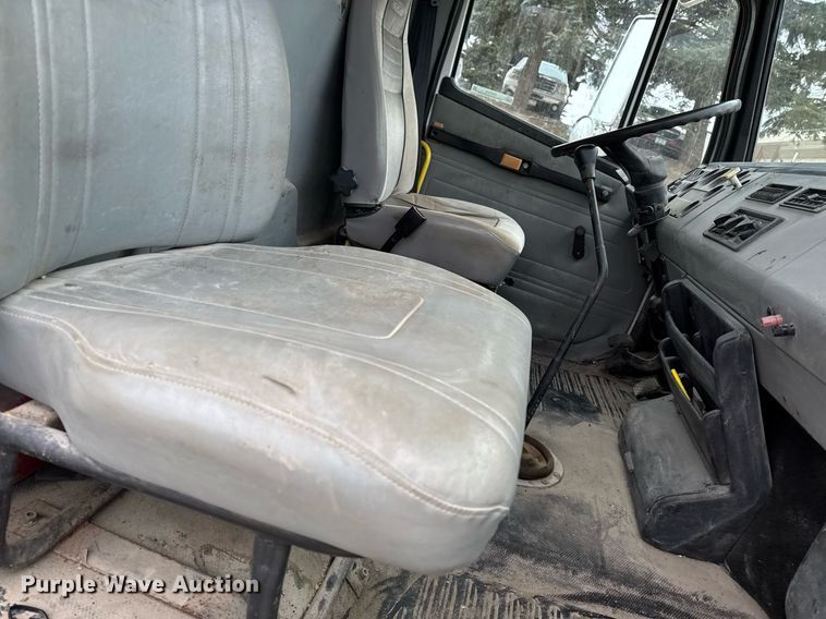 image for item EG7059 1995 Freightliner FL70 box truck