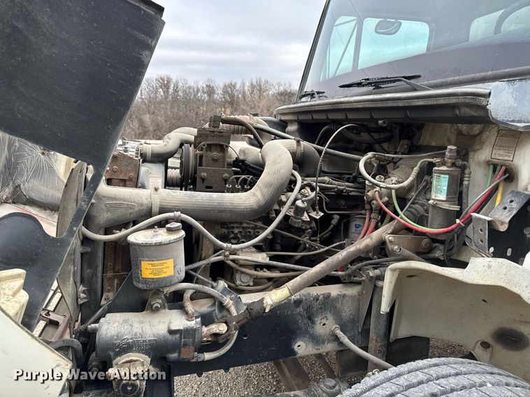 image for item EG7059 1995 Freightliner FL70 box truck