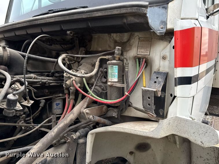 image for item EG7059 1995 Freightliner FL70 box truck