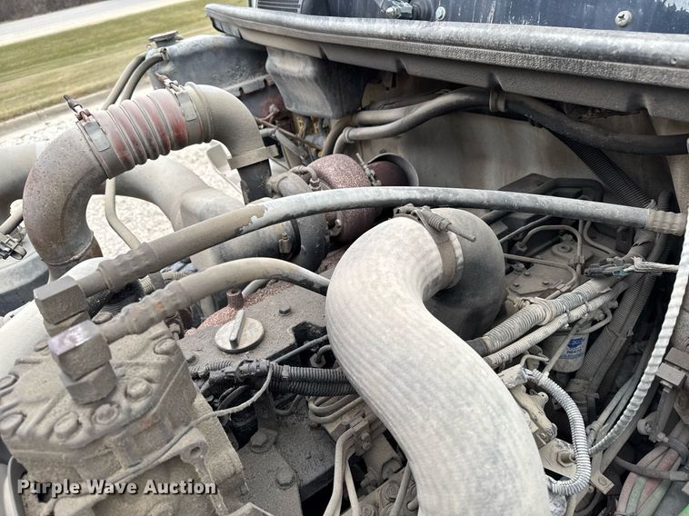 image for item EG7059 1995 Freightliner FL70 box truck