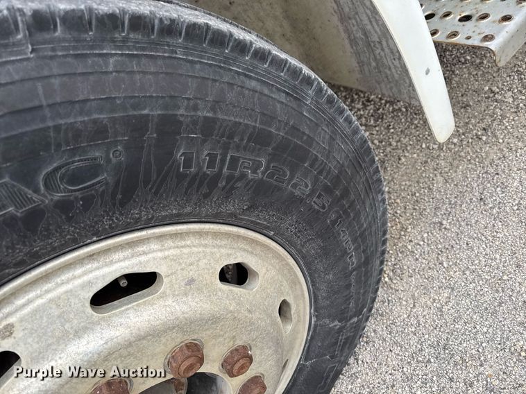 image for item EG7059 1995 Freightliner FL70 box truck