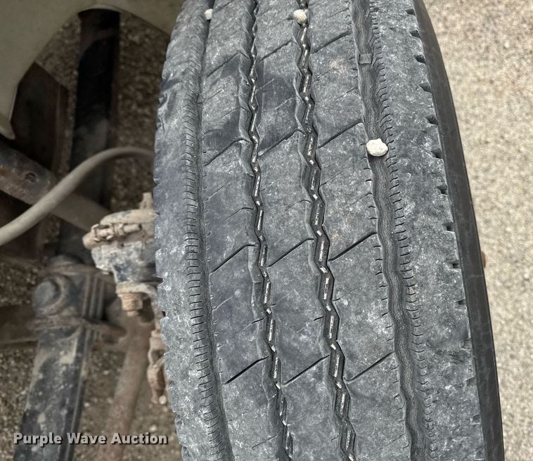 image for item EG7059 1995 Freightliner FL70 box truck