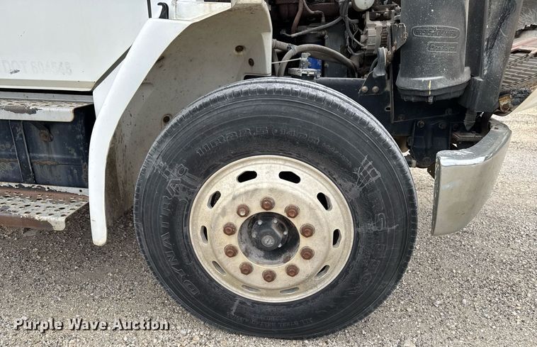 image for item EG7059 1995 Freightliner FL70 box truck