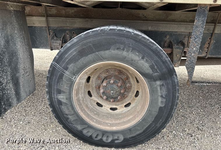 image for item EG7059 1995 Freightliner FL70 box truck