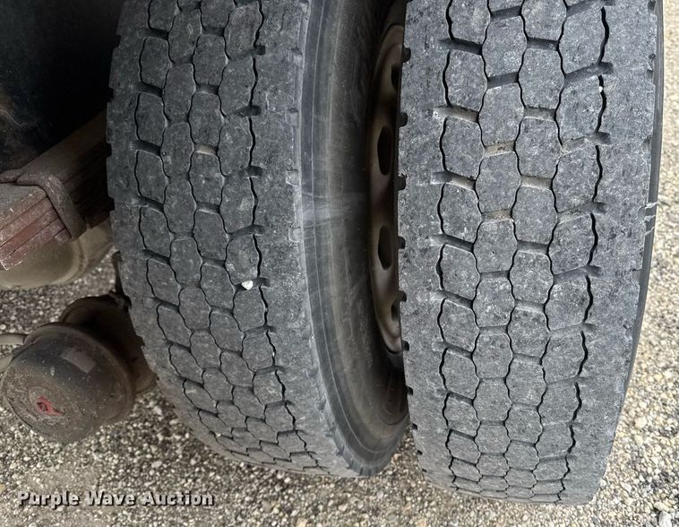 image for item EG7059 1995 Freightliner FL70 box truck