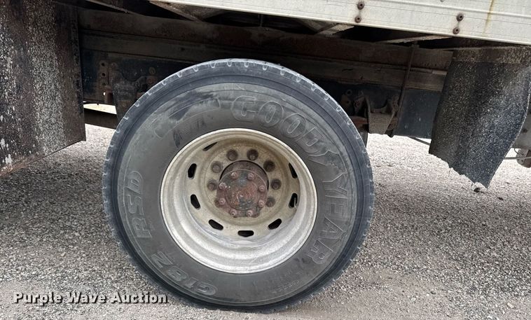 image for item EG7059 1995 Freightliner FL70 box truck