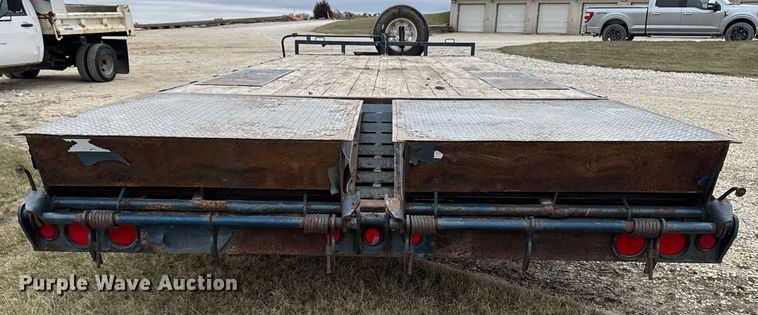 image for item EG7062 2015 PJ F8222 equipment trailer