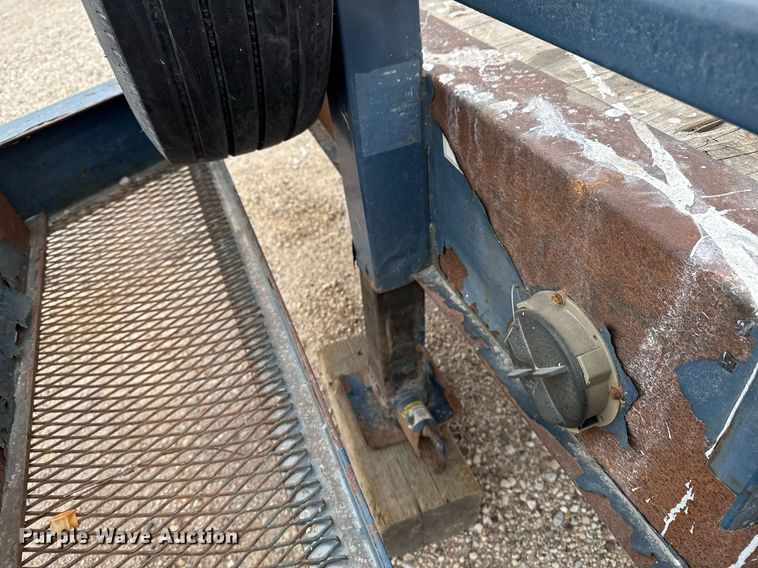 image for item EG7062 2015 PJ F8222 equipment trailer