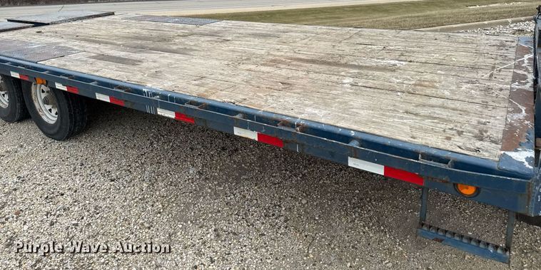 image for item EG7062 2015 PJ F8222 equipment trailer