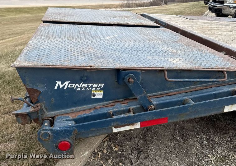 image for item EG7062 2015 PJ F8222 equipment trailer
