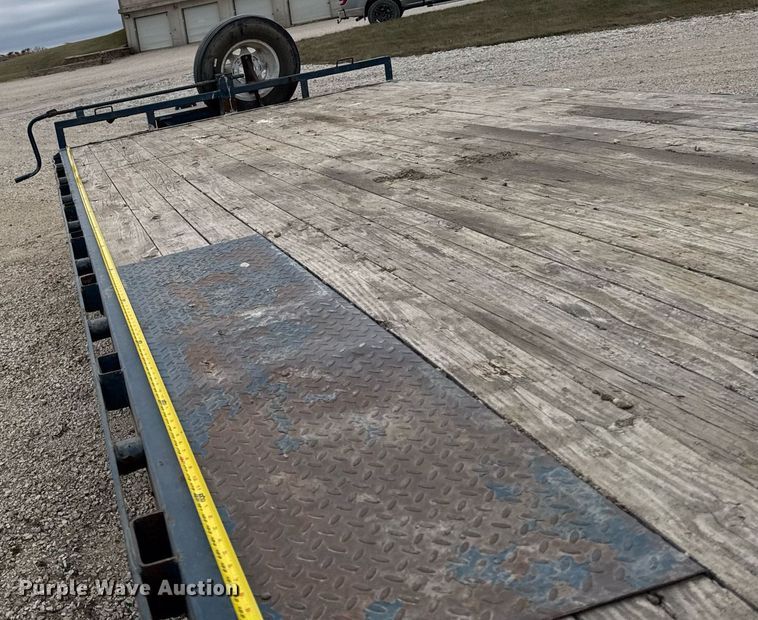 image for item EG7062 2015 PJ F8222 equipment trailer